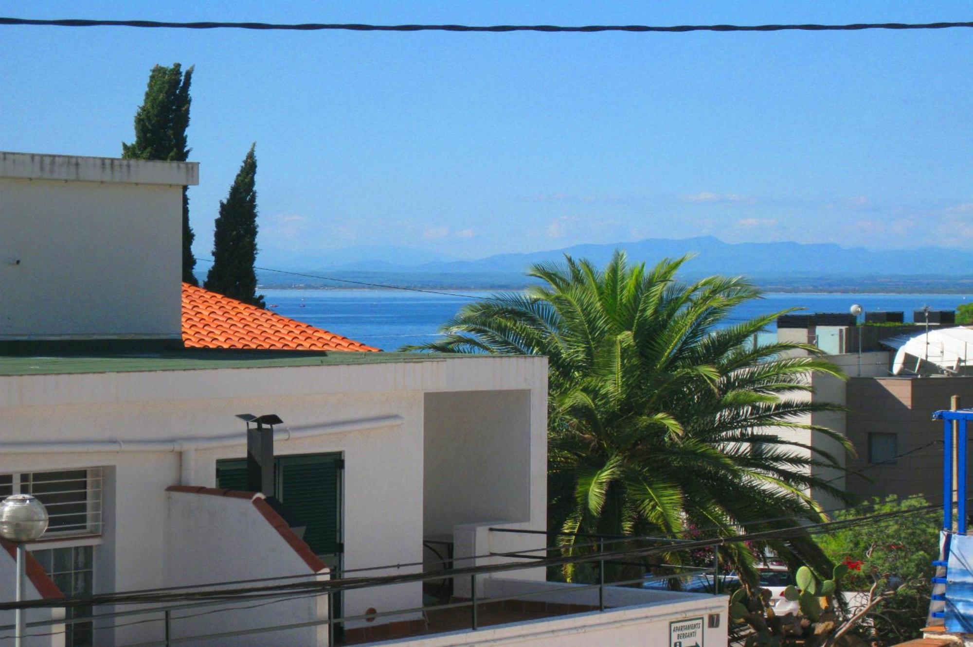 Apartaments El Berganti En Canyelles Petites Roses Bilik gambar